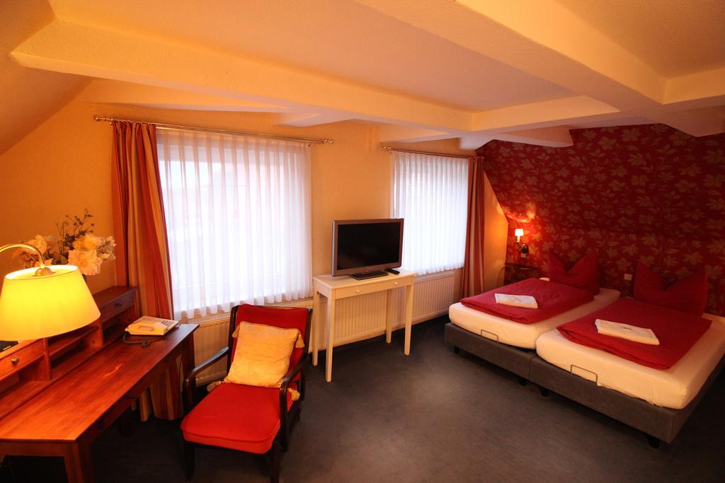 Hotel Garni Zur Linde Hitzacker Exterior photo